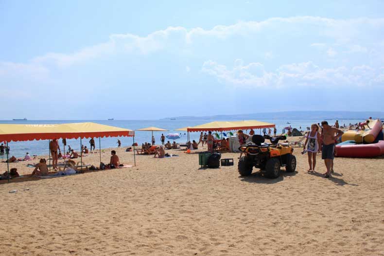 Золотой пляж Феодосии - отдых с детьми, развлечения - Фото