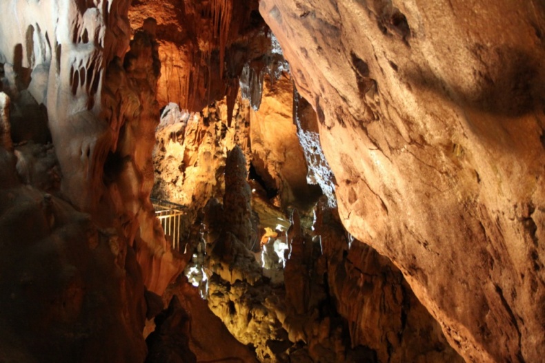 Скельская сталактитовая пещера - Фото 11